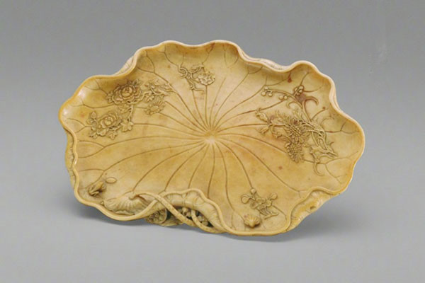 Palace Museum shares lotus-themed relic photos online