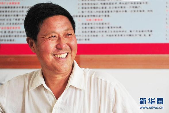 王坤友：鞠躬盡瘁的“三湯書記”