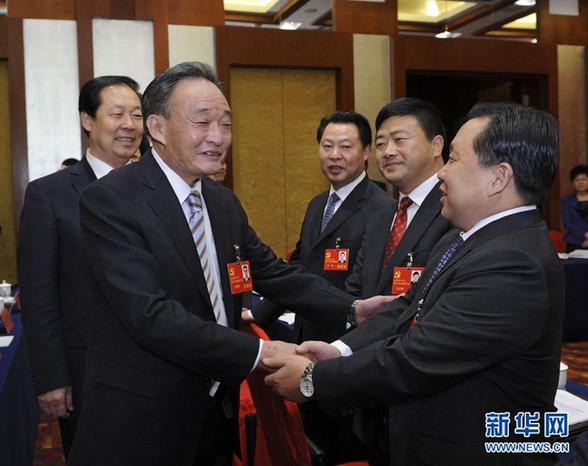 圖：吳邦國(guó)參加安徽代表團(tuán)討論