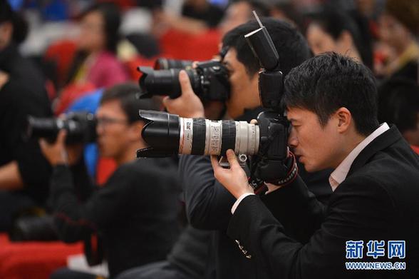 十八大新聞中心舉辦“黨組織建設(shè)與新形勢(shì)新任務(wù)”集體采訪活動(dòng)
