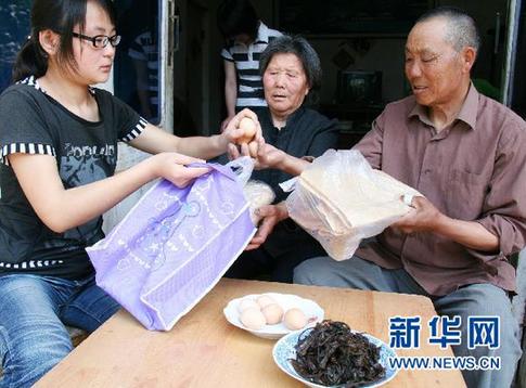 山東農家貧困姐妹堅強迎高考(組圖)