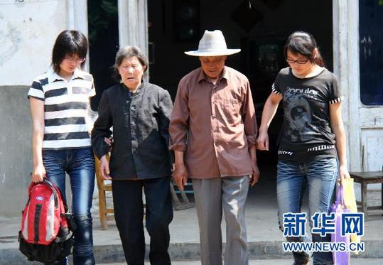 山東農家貧困姐妹堅強迎高考(組圖)