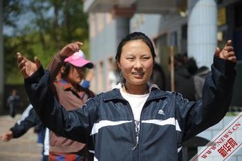 青海玉樹考生備戰高考　為夢想而努力