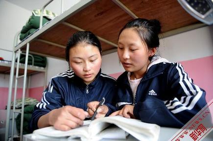 青海玉樹考生備戰高考　為夢想而努力