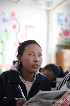 青海玉樹考生備戰(zhàn)高考　為夢想而努力