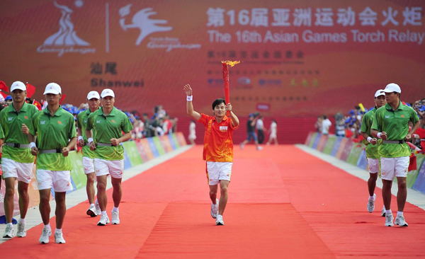 亞運(yùn)圣火汕尾傳遞照亮亞帆賽的航程