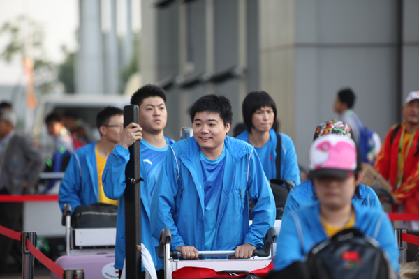 中國臺球隊抵達廣州亞運會運動員村