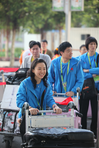 中國臺球隊抵達廣州亞運會運動員村