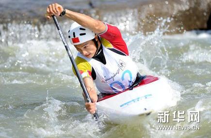 中國選手滕志強激流回旋男子單人劃艇決賽摘金