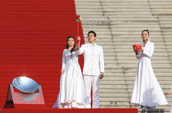 采火使者阿迪蘭：折翼天使與她的守護騎士