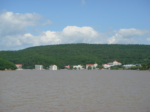 網絡媒體龍江行采訪團游覽北方避暑勝地——鏡泊湖