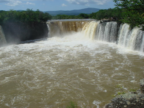 第四屆網(wǎng)絡(luò)媒體龍江行：氣勢磅礴的吊水樓瀑布