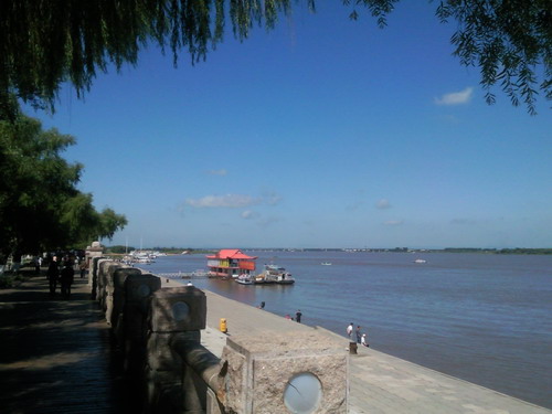 網(wǎng)絡(luò)媒體龍江行采訪團參觀佳木斯沿江十里景觀帶