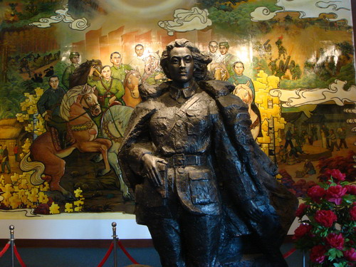 第四屆網絡媒體龍江行參觀尚志抗日烈士紀念館