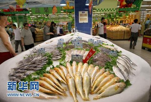 紅紅火火迎“雙節”(圖)