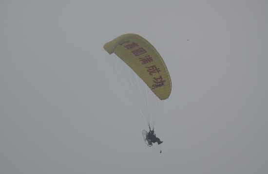 端午劃龍舟等水上民俗活動助興內江中美澳藝術滑水決賽