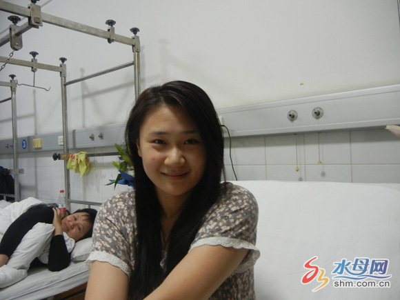 山東龍口“最美女孩”:以身擋車救人匯聚大愛