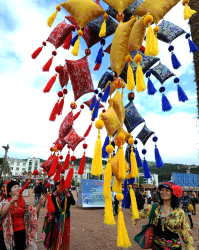 中老越三國(guó)丟包狂歡節(jié)在云南江城閉幕