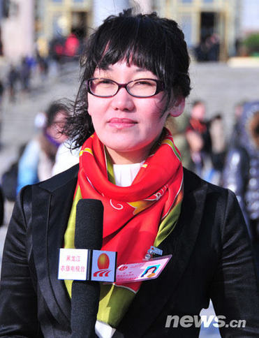 近拍兩會(huì)“當(dāng)紅”女主播
