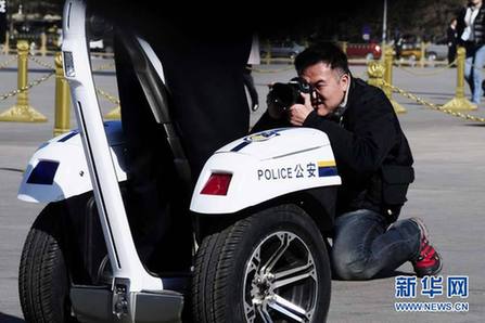 智能單警巡邏車(chē)服務(wù)兩會(huì)