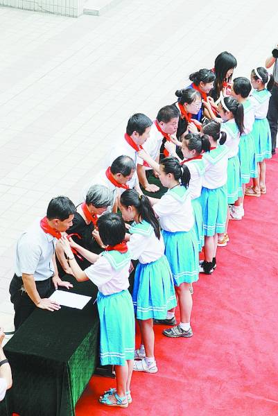 紅云圖書室·關(guān)愛農(nóng)民工子女志愿服務(wù)行動走進山西