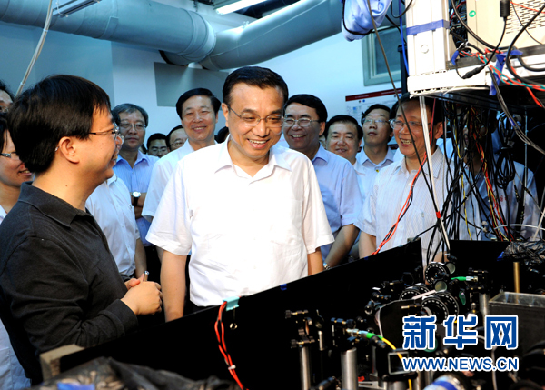 李克強在安徽考察:在結(jié)構(gòu)調(diào)整優(yōu)化中保持經(jīng)濟平穩(wěn)較快發(fā)展