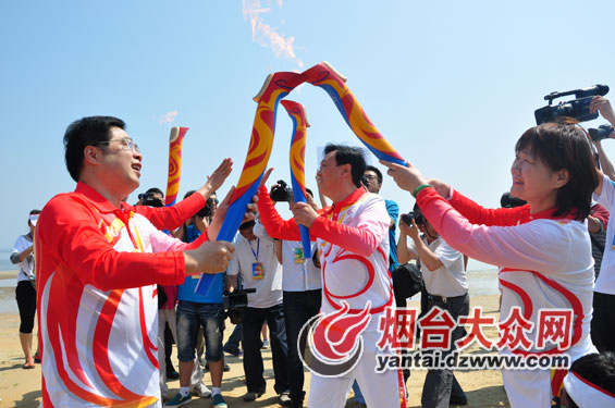 亞沙會(huì)火炬今日在煙臺(tái)傳遞 奧運(yùn)冠軍邢傲偉第一棒
