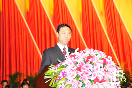 洛陽(yáng)市人大常委會(huì)和“兩院”作工作報(bào)告