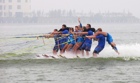 “魅力蘭山杯”2011中美澳藝術(shù)滑水對抗賽臨沂開賽