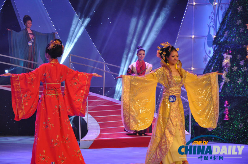 佳麗集聚滿(mǎn)洲里第九屆中俄蒙國(guó)際選美大賽（組圖）