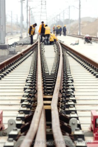 鐵道部尋求突破發債規模紅線 相關部門正在研究