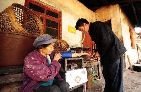 “溜索醫生”鄧前堆：只盼架起一座橋