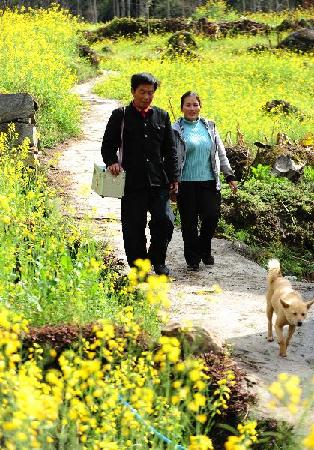 “溜索醫生”鄧前堆：只盼架起一座橋