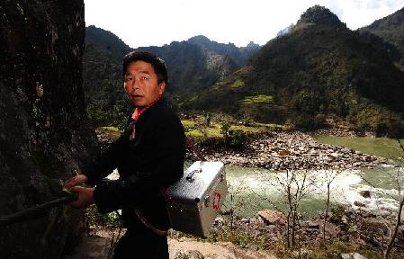 “溜索醫生”鄧前堆：只盼架起一座橋