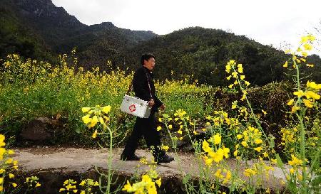 “溜索醫生”鄧前堆：只盼架起一座橋