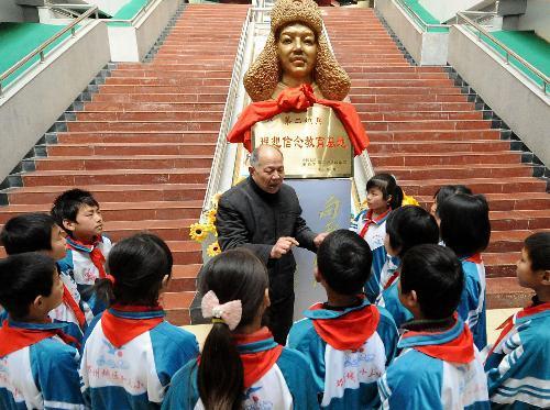 “編外雷鋒團”：一座豫南小城的雷鋒印