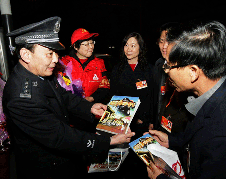 全國人大代表慰問西城公安分局執勤民警
