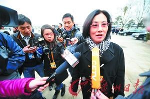 女代表穿什么開兩會(huì)