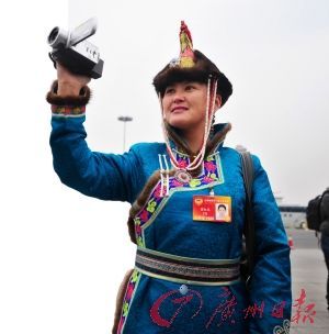 女代表穿什么開兩會(huì)