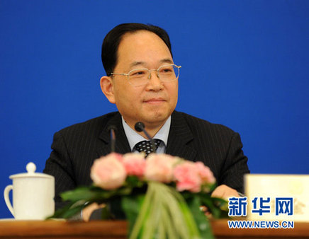 委員參加全國政協(xié)十一屆四次會議記者會