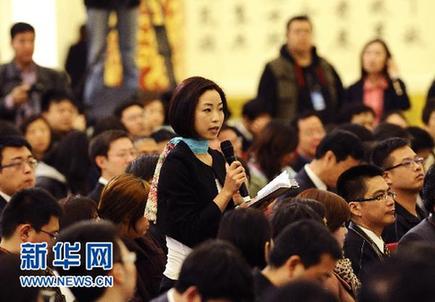 氣質(zhì)女記者驚艷兩會(huì)