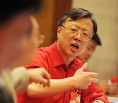 （兩會(huì)抓拍）熱議