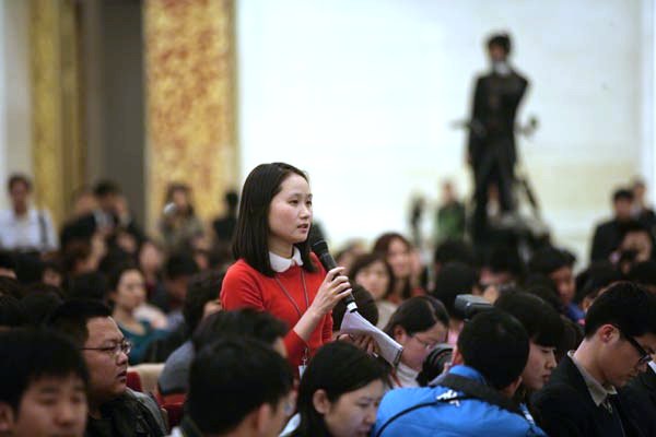 中國(guó)日?qǐng)?bào)記者在發(fā)布會(huì)上提問(wèn)