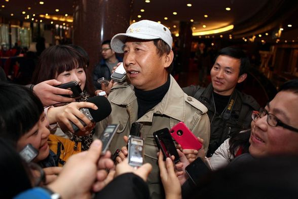 iPhone受寵！看看兩會(huì)記者的采訪工具