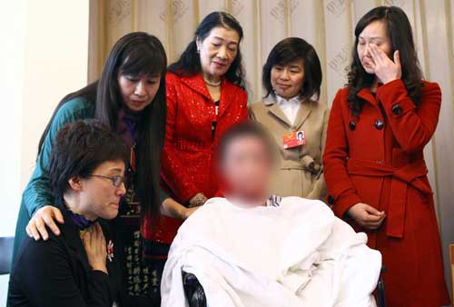 全國政協委員聯名提案呼吁加大毀容案件懲罰力度