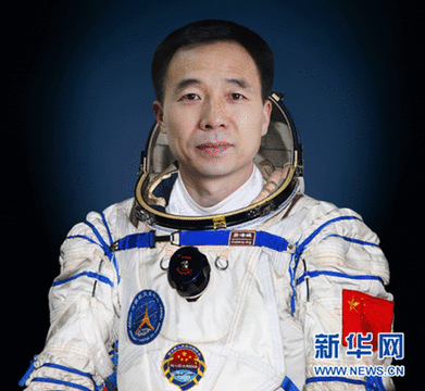 神舟九號(hào)三位航天員標(biāo)準(zhǔn)照及簡歷