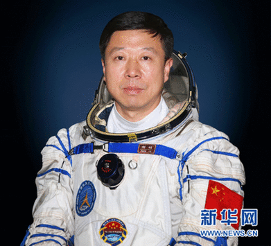 神舟九號(hào)三位航天員標(biāo)準(zhǔn)照及簡歷