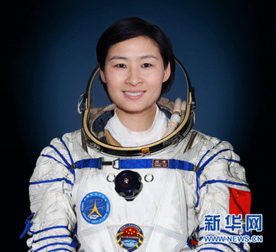 神舟九號(hào)三位航天員標(biāo)準(zhǔn)照及簡歷