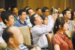 能融入世界，才能實現零距離有公民精神，方是合格深圳人