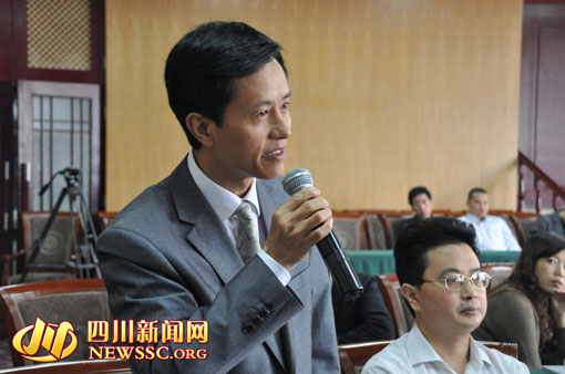 內(nèi)江市召開(kāi)中美澳藝術(shù)滑水對(duì)抗賽新聞發(fā)布會(huì)